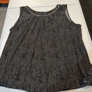 Worthington Black and White Pinstripe Blouse (5c36)